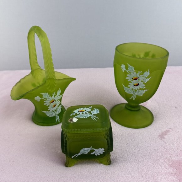 Westmoreland Vintage Hand-Painted Green Glass‎ Basket With Daisy Design - Picture 7 of 7